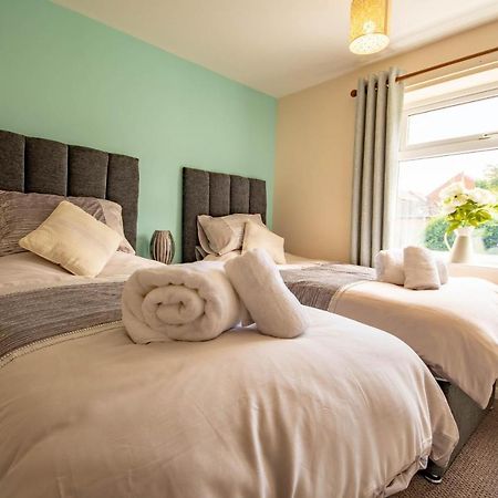 3-Bedroom House With Garden, Conservatory, In Centre Of Worcester Luaran gambar