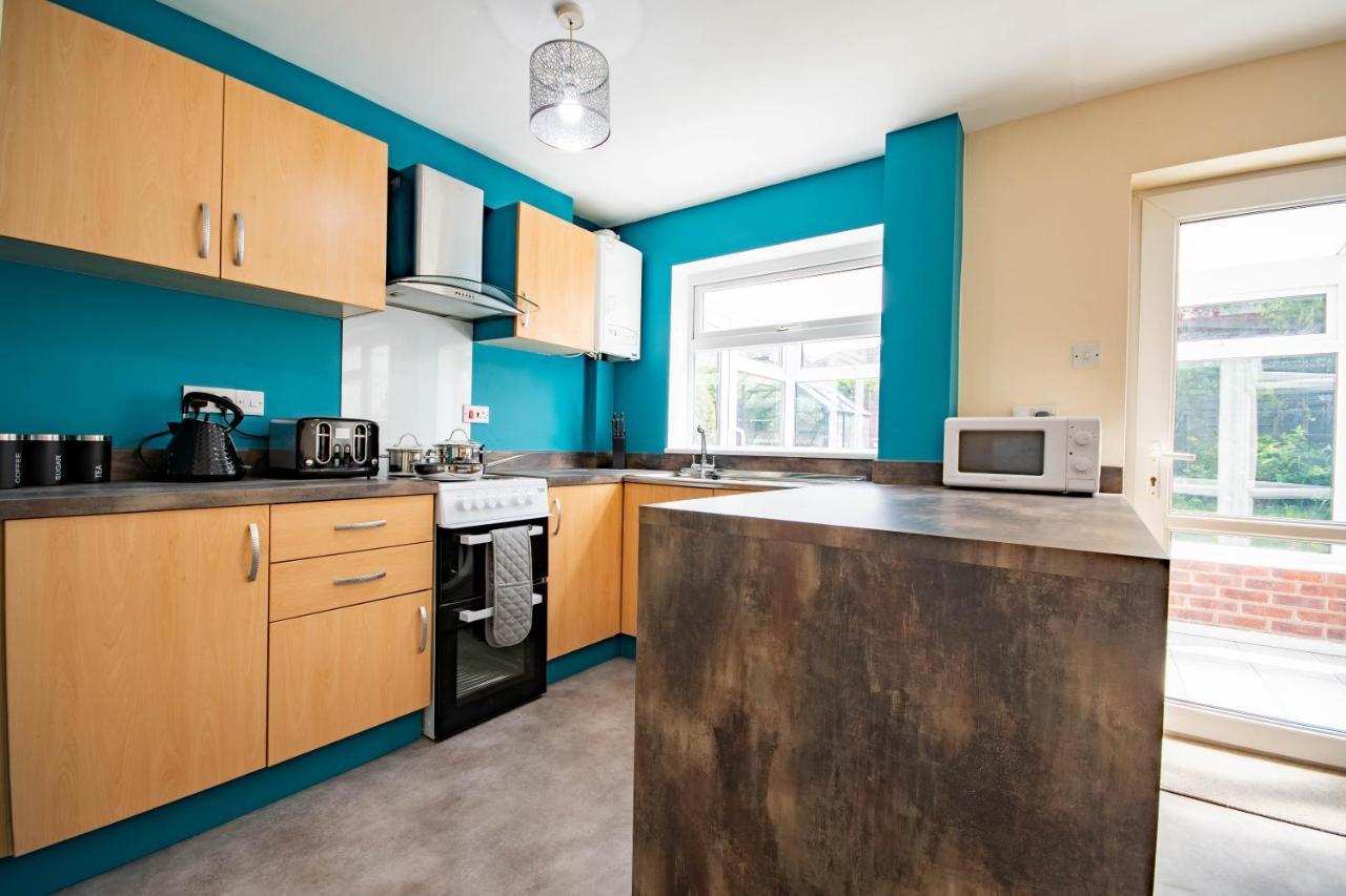 3-Bedroom House With Garden, Conservatory, In Centre Of Worcester Luaran gambar