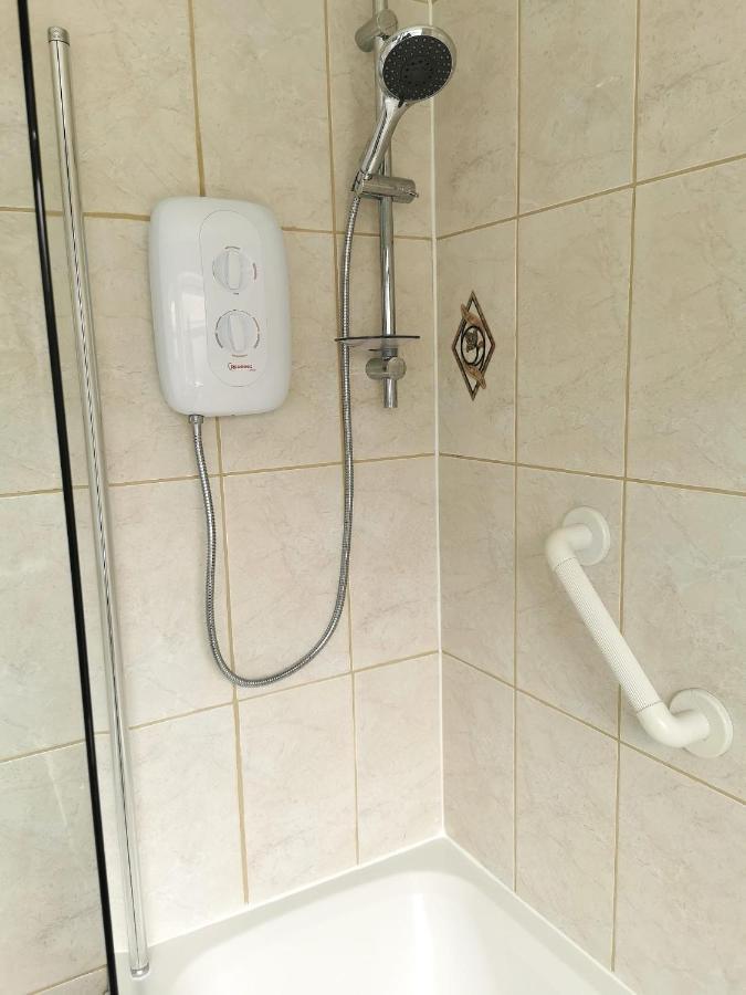 3-Bedroom House With Garden, Conservatory, In Centre Of Worcester Luaran gambar