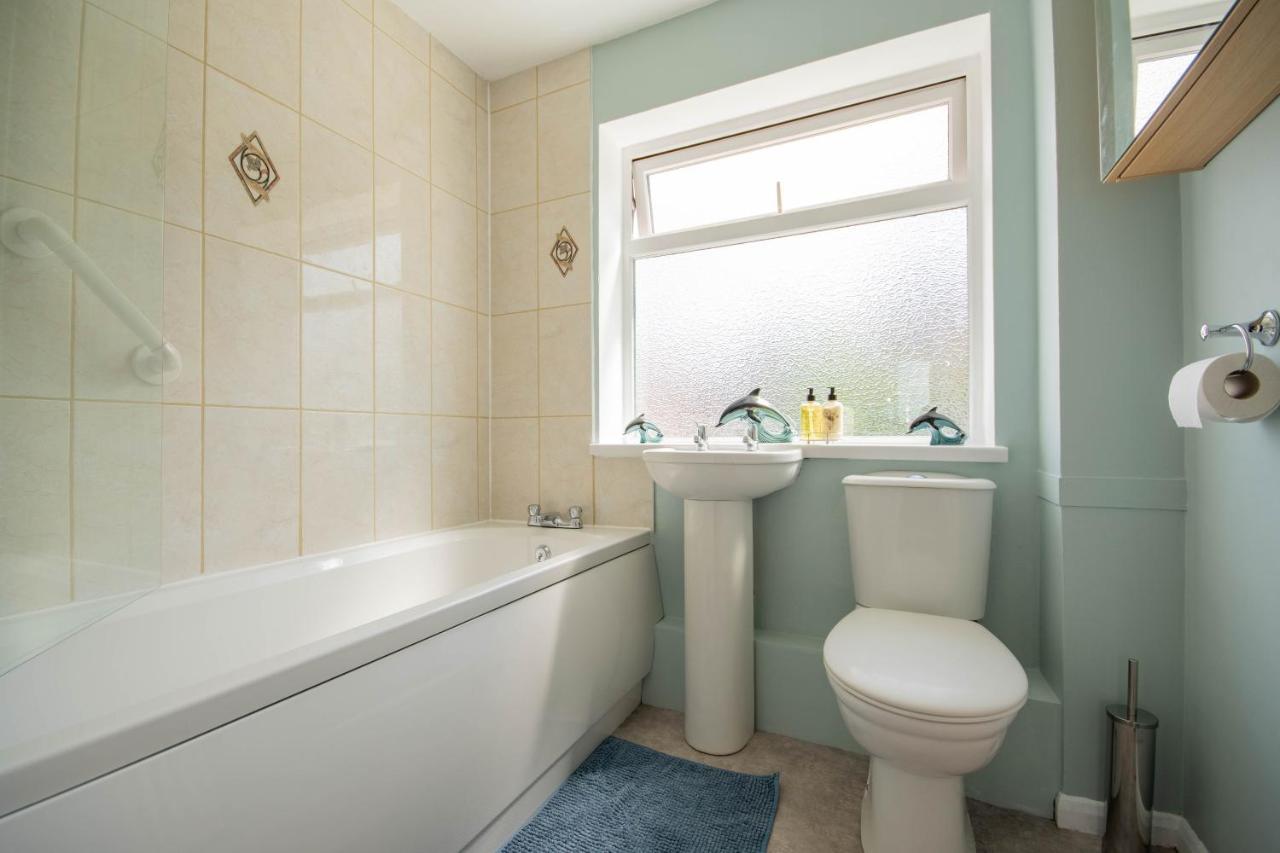 3-Bedroom House With Garden, Conservatory, In Centre Of Worcester Luaran gambar