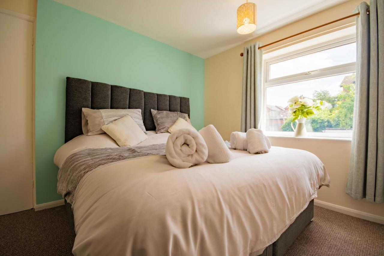 3-Bedroom House With Garden, Conservatory, In Centre Of Worcester Luaran gambar