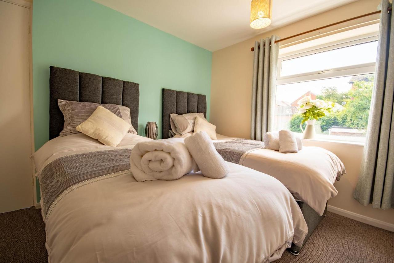 3-Bedroom House With Garden, Conservatory, In Centre Of Worcester Luaran gambar