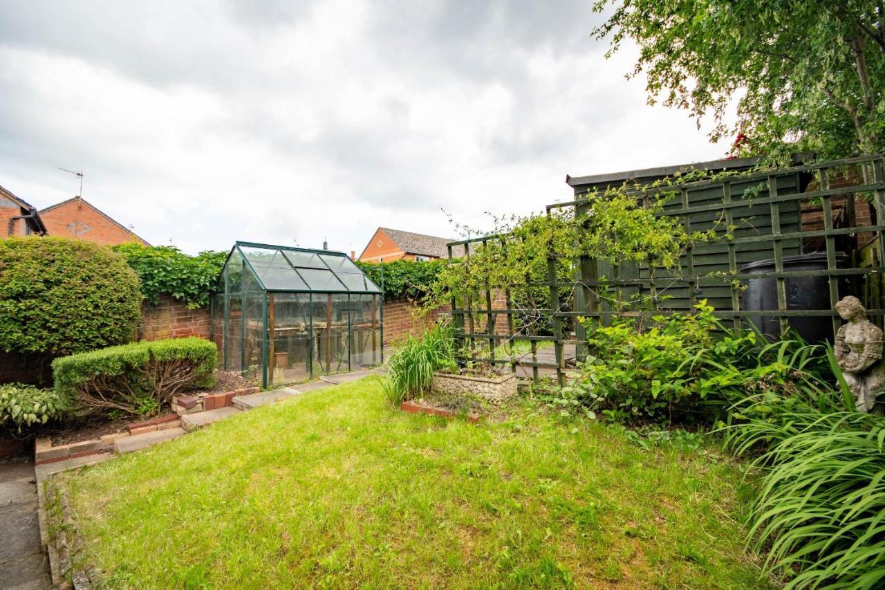 3-Bedroom House With Garden, Conservatory, In Centre Of Worcester Luaran gambar